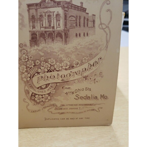 Antique Cabinet Card Photo Baby Infant c1880s LaTour Photographer Sedalia MO - Picture 9 of 12